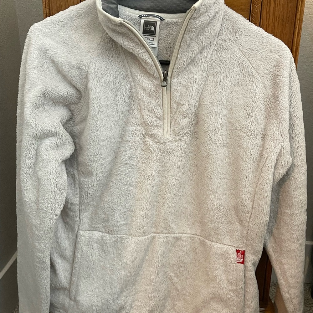 The North Face Women's Light Gray Fleece Sweater